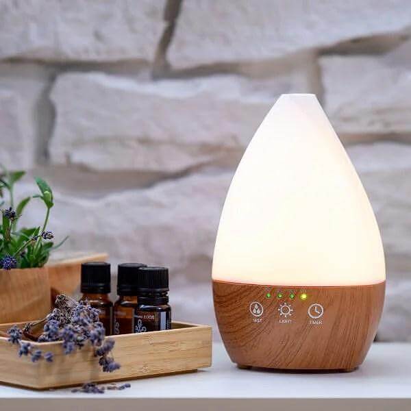 Арома дифузер Dark Wood Vase със светлини – дървен арома дифузер с LED светлина и бутилки етерични масла
