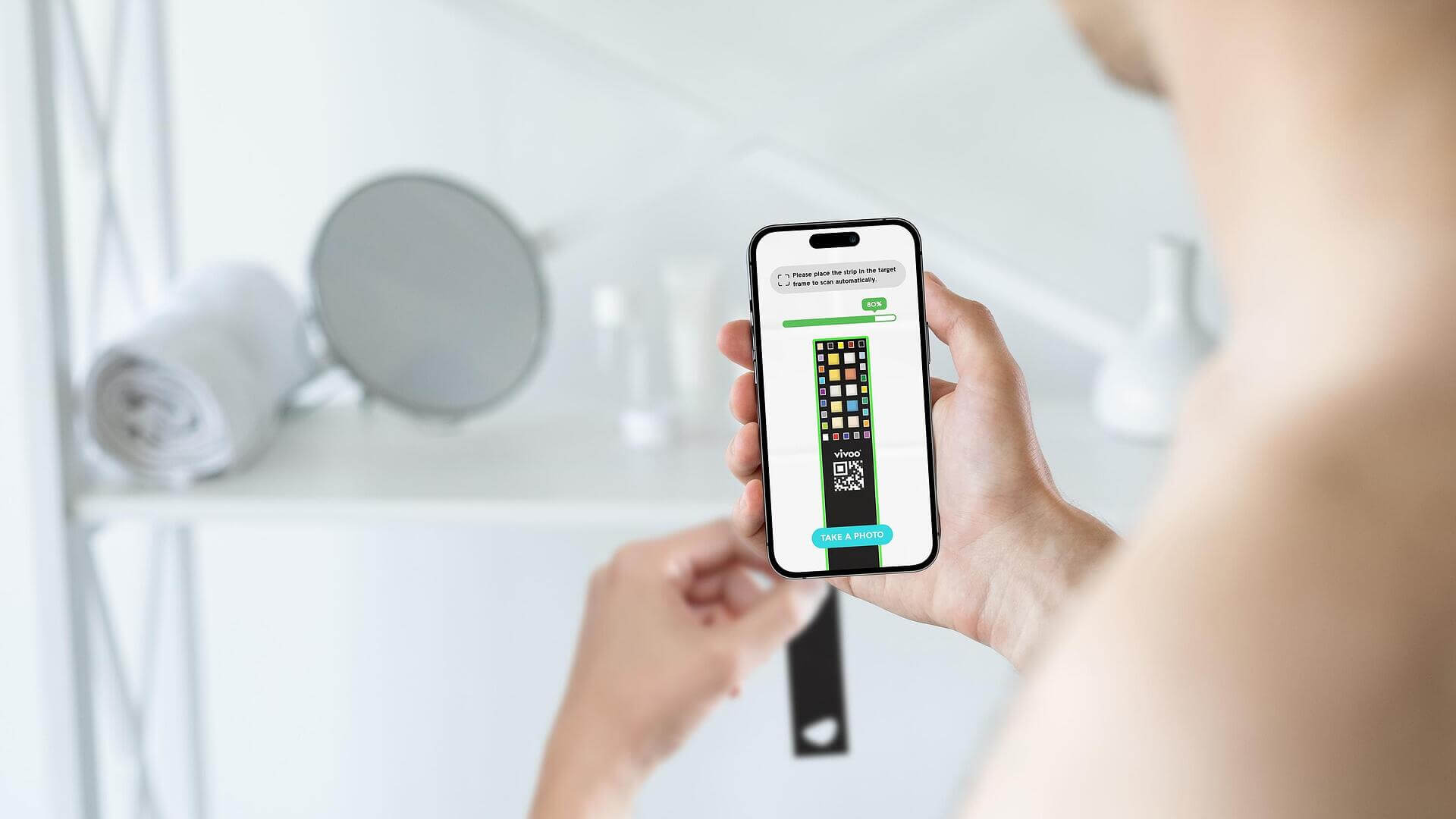 VIVOO - 90-секунден домашен тест за урина: мобилно приложение показва резултати от уринен тест във ваната, здравен wellness мониторинг